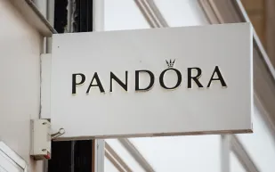 سهم باندورا ينزف: هل يمكن للشركة التغلب على تحديات تقلبات الفضة؟