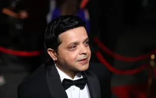 محمد هنيدي يكشف موعد عرض فيلم "الجواهرجي".. ويتحدث عن "تاجر السعادة" (فيديو)