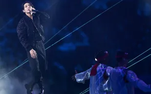 كالفن كلاين تستعيد روح التسعينيات في حملتها الجديدة مع نجم BTS (فيديو)