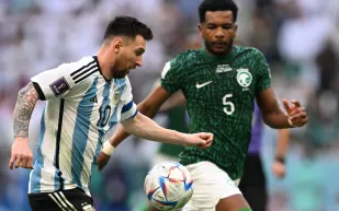 علي البليهي يكشف جانبًا من مشادته الشهيرة مع ميسي.. واستفزازه لرونالدو! (فيديو)