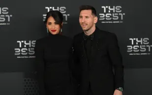 بعيدًا عن الأضواء.. كيف احتفل ليونيل ميسي وزوجته بعيد الحب؟ 