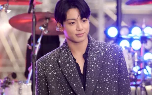  2.8 مليار استماع.. كيف أصبحت Seven علامة فارقة في مسيرة جونغكوك؟ (فيديو)