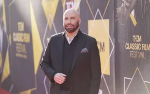 في عيد ميلاده الـ72.. كم تبلغ ثروة جون ترافولتا؟