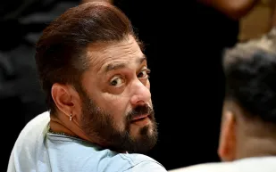 سلمان خان يثير الإعجاب بواحدة من أندر الساعات في العالم.. تعرف على سعرها