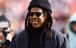 جاي زي يظهر بساعة "إف بي جورن" نادرة بقيمة 2.4 مليون دولار