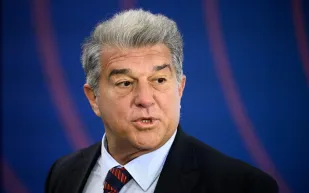 خوان لابورتا يستقيل رسميًا من برشلونة.. لماذا قد يعود بعد 3 أشهر ونصف؟