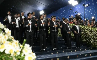 الكشف عن شعار حفل Met Gala 2026  وقائمة الحضور