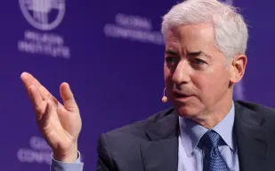 بيل آكمان يستثمر 2 مليار دولار في "ميتا".. لماذا راهن على زوكربيرغ في سباق الذكاء الاصطناعي؟