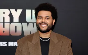 في عيد ميلاده الـ36.. كم تبلغ ثروة النجم ذا ويكند؟