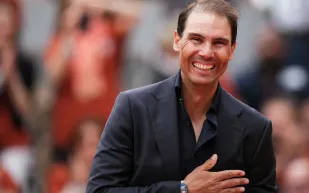 بعد وداع التنس: نادال يفاجئ جمهوره ويستعيد شغفه بالتزلج بعد غياب طويل