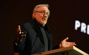 سبيلبرغ يعيد فضول طفولته: فيلم جديد يكشف أسرار الفضائين