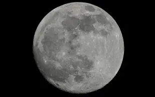 ظاهرة انكماش القمر تثير القلق.. هل تتبخر أحلام ناسا فوق سطحه؟