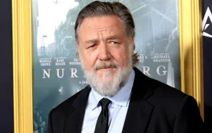 رولكس وساعات نادرة أخرى.. ماذا يخبئ راسل كرو في مجموعته الشخصية؟ (فيديو)