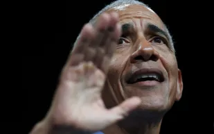 باراك أوباما يثير الجدل حول "الكائنات الفضائية"