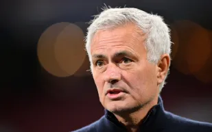 قبل قمة ريال مدريد.. وعكة صحية تضع مورينيو تحت الأنظار