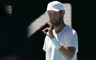 كم تقدر ثروة دانييل ميدفيديف في عيد ميلاده الـ30؟ رحلة نجم التنس الروسي إلى النجاح المالي