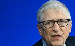 بيل غيتس يعتذر عن علاقته بإبستين.. ماذا قال؟ (فيديو)