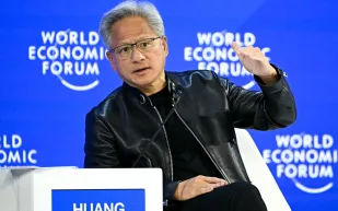 جينسن هوانغ في ميلاده الـ 63.. كيف قاد "إنفيديا" لقمة الـ 4 تريليونات دولار؟