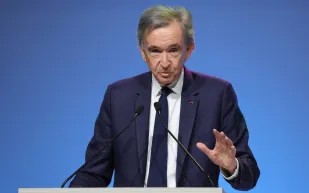 قصر تاريخي في قلب باريس: برنار أرنو يقتنص صفقة عقارية نادرة