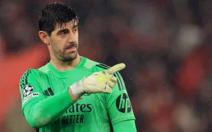 كورتوا يتألق مجددًا أمام بنفيكا: تصدي يذكّر بلحظة نهائي باريس (فيديو)