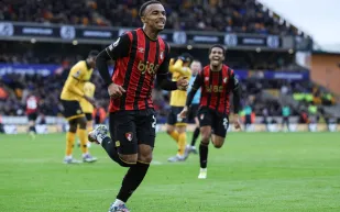 معركة بين باريس وآرسنال.. من يخطف لاعب بورنموث؟ (فيديو)