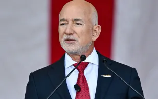 بخصم 26 مليون دولار.. جيف بيزوس يعرض أقدم طائراته الخاصة للبيع!