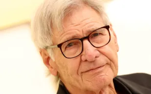 هاريسون فورد يُلمح إلى الاعتزال: هل يكون "Shrinking" آخر أعماله؟ (فيديو)