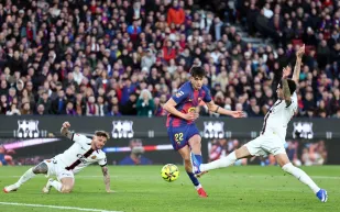 التحكيم يثير الجدل في مباراة برشلونة وريال مايوركا (فيديو)