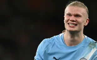 هالاند يقع في حب كروسان إنجليزي (فيديو)