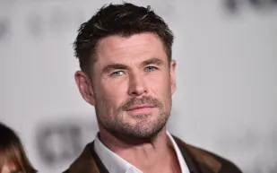 كريس هيمسورث يكشف أسرار حياته العائلية.. كيف يتعامل أطفال البطل الخارق معه؟