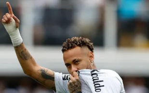 ساعة نادرة من ريتشارد ميل على معصم نيمار.. كم قيمتها؟ (فيديو)