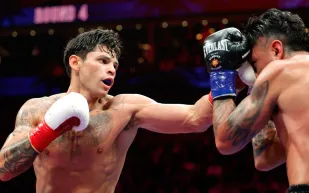 من "كوينيجسيج ريغيرا" إلى حزام WBC.. ريان غارسيا بطلًا للوزن المتوسط بـ30 ثانية فقط (فيديو)