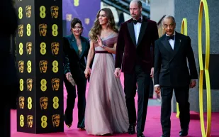 حضور ملكي لافت في لندن.. الأمير ويليام وكيت يتألقان على سجادة البافتا 2026 (فيديو)