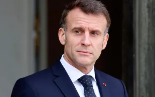 بعد سرقة المجوهرات والإضرابات.. قرار رئاسي ضد مديرة متحف اللوفر