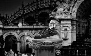  Louboutin تعيد رسم الحذاء الرجالي في شتاء 2026 