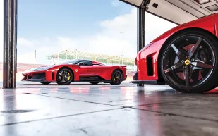 فيراري F80 تكسر القواعد: محرك V6 هجيني وصوت يذهل الحواس (فيديو)