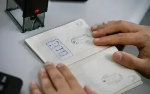 "أبشر" توضح خطوات تحديث معلومات جواز السفر للمقيمين