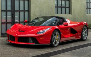 سيارة لافيراري "المنحوسة" تتحطم مجددًا في شنغهاي.. لماذا توصف كذلك؟ (فيديو)