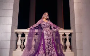 أصالة بموسم الرياض.. رسائل حب للجمهور ومفاجأة سورية تهز المسرح (فيديو)