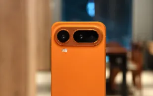 iPhone  يراقب مشيتك.. أبل تطلق ميزة تمنع السقوط المحتمل