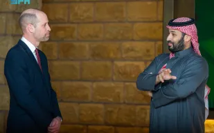 ولي العهد يصطحب الأمير ويليام في جولة تاريخية بالدرعية (فيديو)