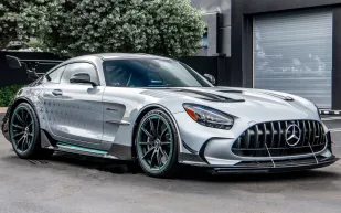 سيارة Mercedes-AMG GT Black Series الفريدة للبيع في مزاد بهذا السعر