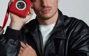 من الستينيات لمعصم الأبطال.. قصة تطور ساعة TAG Heuer Carrera بنمط "جلاس بوكس"