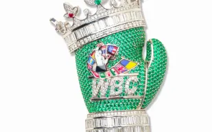 WBC يطلق "قلادة التاج" للأبطال.. كيف يبدو شكلها؟