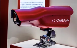 حين تُحسم اللحظة بأجزاء من الثانية… OMEGA تطلق إصداراتها الخاصة احتفاءً بالأولمبياد