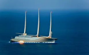 بصواري تتجاوز ارتفاع "بيج بن".. ما مواصفات اليخت "A"؟ (فيديو)