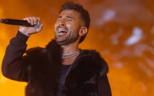 تامر عاشور وأحمد سعد يُحييان حفلاً أسطورياً في ختام "فورمولا إي جدة" (فيديو)