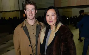 من وادي السيلكون إلى عروض الأزياء: سر ظهور مارك زوكربيرغ وزوجته في إيطاليا!