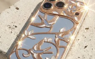 كافيار تطلق "أجنحة الحب".. ذهب ولؤلؤ يزينان آيفون "17 برو" و"برو ماكس"