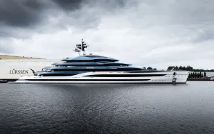 Deep Blue: يخت Lürssen الفاخر الذي يثير تساؤلات حول مالكه الغامض